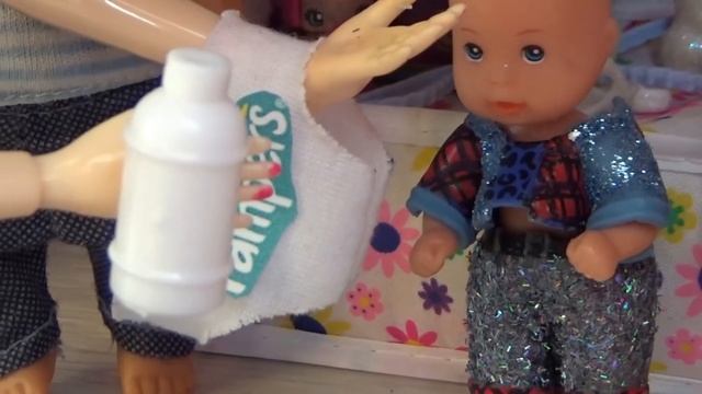 КАТЯ И МАКС ВЕСЕЛАЯ СЕМЕЙКА! ЭТО НЕ МОЯ МАМА! Куклы Барби играем в куклы мультики для детей смотреть онлайн