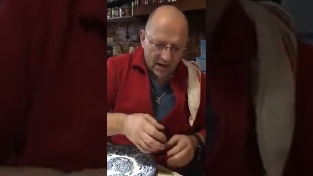 LA PLACE DU VILLAGE:L’ÉTONNANTE LÉGENDE DES FOUS DE NÂVES-PARMELAN (Savoie–France)