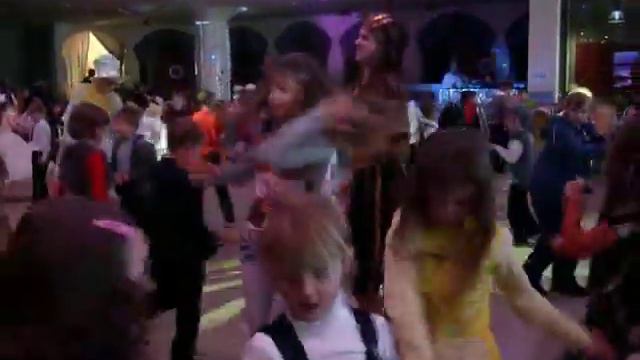 НГ 2010 Минск "Град" Танцует девочка 9 лет) смотреть онлайн