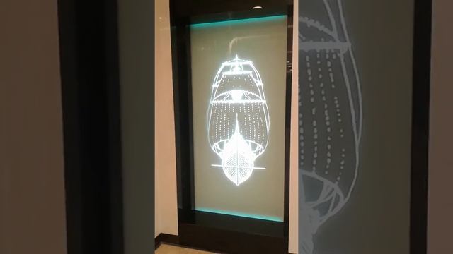 Водопад по стеклу в холле многоквартирного дома. Аквасервис. Новосибирск. смотреть онлайн