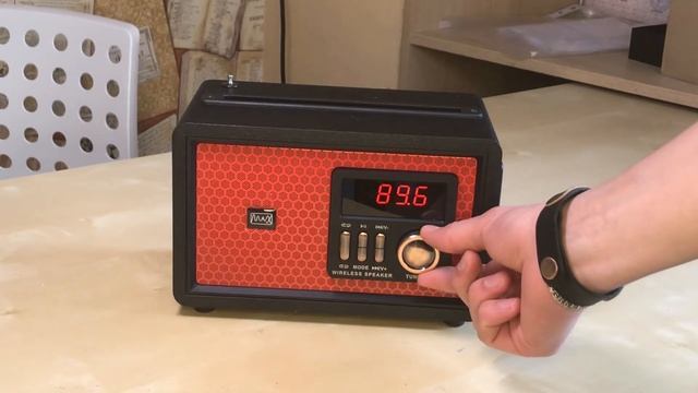 Распаковка портативной аудиосистемы MAX MR-361 RED смотреть онлайн