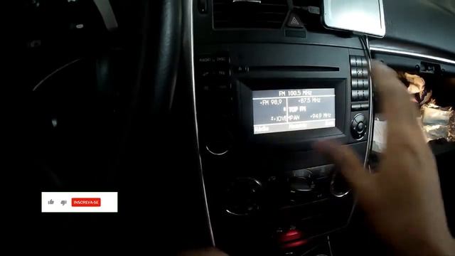 Mercedes Classe B: Funcionamento e habilitação da entrada auxiliar do sistema de som (MB Audio 20) смотреть онлайн
