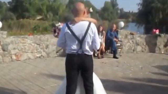 Свадебный танец жениха и невесты смотреть онлайн