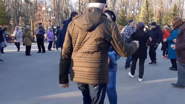 ПОЦЕЛУЙ МЕНЯ УДАЧА!???/ТАНЦЫ В ПАРКЕ ГОРЬКОГО ХАРЬКОВ АПРЕЛЬ 2021 смотреть онлайн