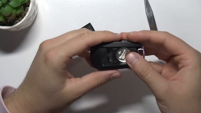 How to Open and Replace Battery in the Citroen C3 Car Key Fob - Fix Broken Citroen Car Key смотреть онлайн