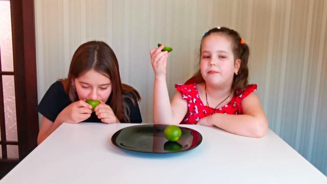 УГАДАЙ ЧТО В КОРОБКЕ ЧЕЛЛЕНДЖ! смотреть онлайн