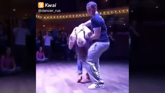 dancer_rus:Класс???
Оцените танец 1-10❤️❤️❤️ #dancerepublic #dance #танцы #superdance #dancing смотреть онлайн