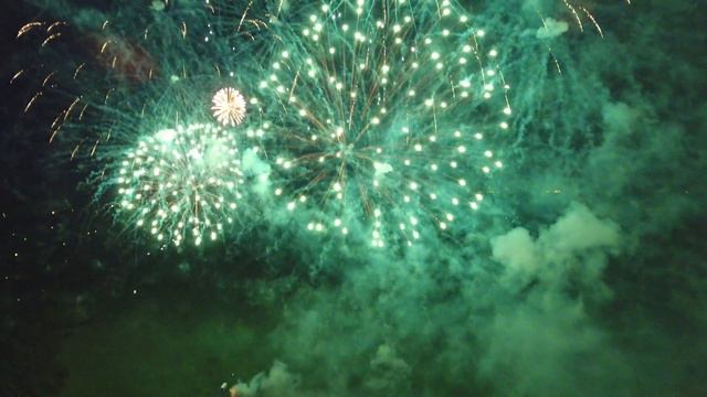 Фейерверк с квадрокоптера смотреть онлайн