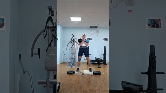 Тренировка толчка гирь 24 кг. 5 минут. 55 подъёмов. смотреть онлайн