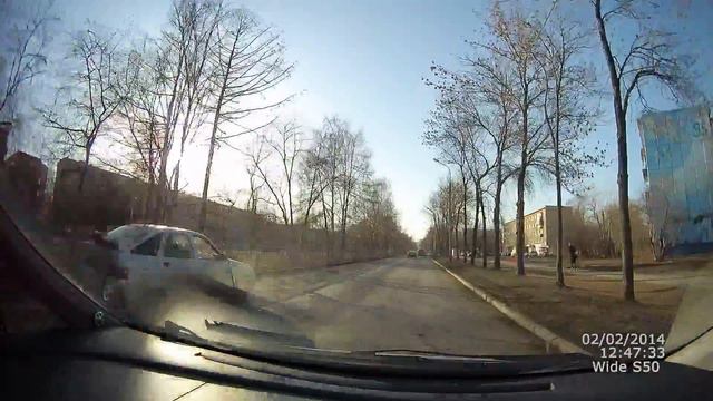 Видео Neoline wide S50 день солнце 2304x1296 45к сек тест форумповидеорегистраторам рф смотреть онлайн