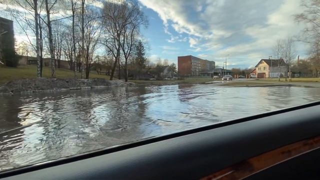 Мерседесы Не Плавают ( лужа в центре города ) смотреть онлайн