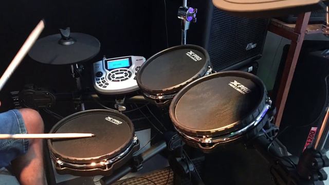 Testando a Bateria Eletrônica X-Pro C. Ibañez ED200 смотреть онлайн