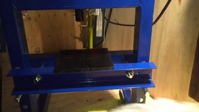 6 TONNE HYDRAULIC PRESS FOR COIN RING MAKING UK смотреть онлайн