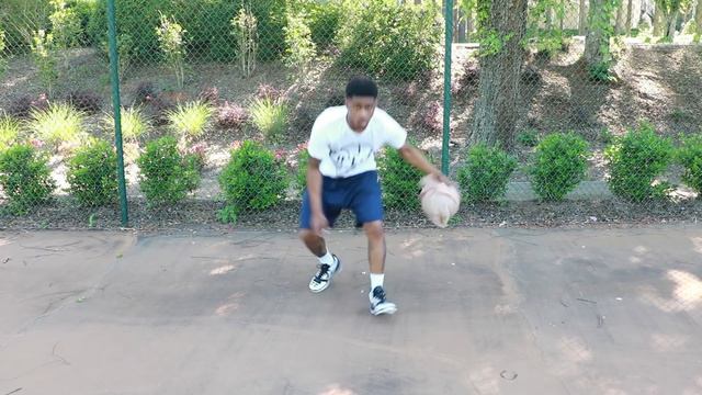 DRIBBLE BETTER - CRAZY HANDLES improve dribbling quickly смотреть онлайн