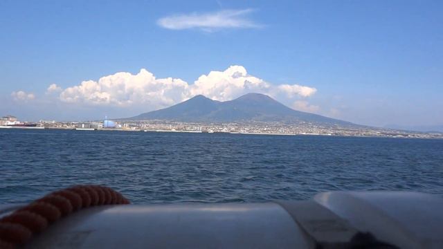 Mount Vesuvius from the ferry смотреть онлайн