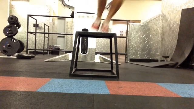 Плиометрика. Бурпис с прыжком через тумбу смотреть онлайн