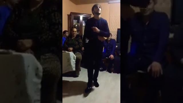 Красавчик цыган танцует ??. Лайк ⚜️⚜️?? смотреть онлайн