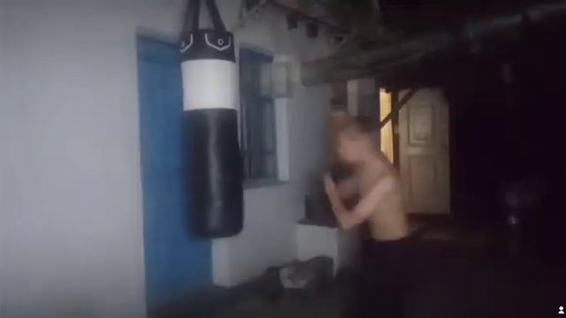 Tony Ferguson удар локтём, с разворота повторение смотреть онлайн