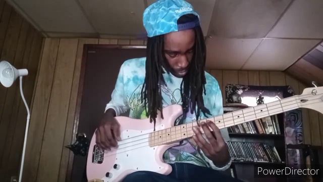 Pink Squier Bronco Bass (Cosmic Bass Groove Sample) смотреть онлайн