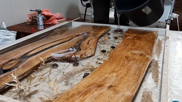 Стол из эпоксидки смотреть онлайн