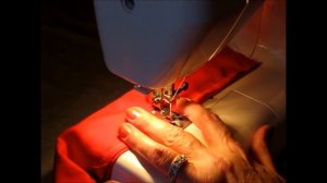 Сшить пододеяльник с отверстием сбоку.   Разрез без кромки швом в подгибку.