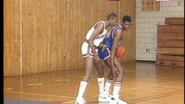 Red on Roundball - the forward play w/ Bernard King and Darrell Walker [HD] смотреть онлайн