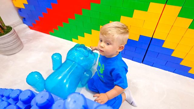 Roma Opens His Own Kindergarten смотреть онлайн