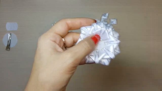 МК Белые Пышные Заколки в Школу из атласных лент  DIY Alena Makedon Kanzashi Школьные украшения