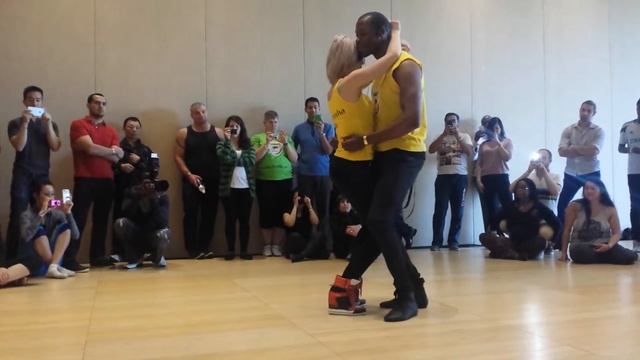 Marc Brewer Kizomba Demo with Sara Lopez at Vancity SBK 2015 смотреть онлайн