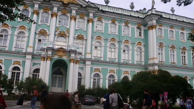 У Зимнего дворца смотреть онлайн