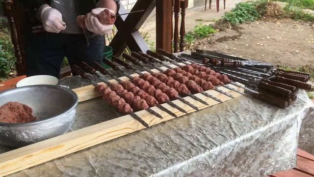 Люля кебаб из говядины с курдюком смотреть онлайн