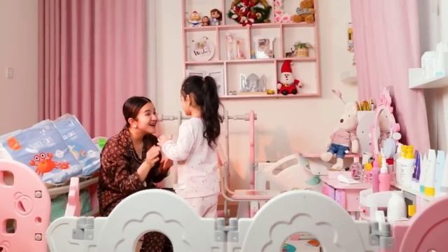 កម្លាំងចិត្ត- Motivation សម្តែងដោយអ៊ែលលី ប៊ែលឡា ម៉ាក់ៗនឹងបា៉ៗ Motivation Short Film By Bella-Ellii смотреть онлайн