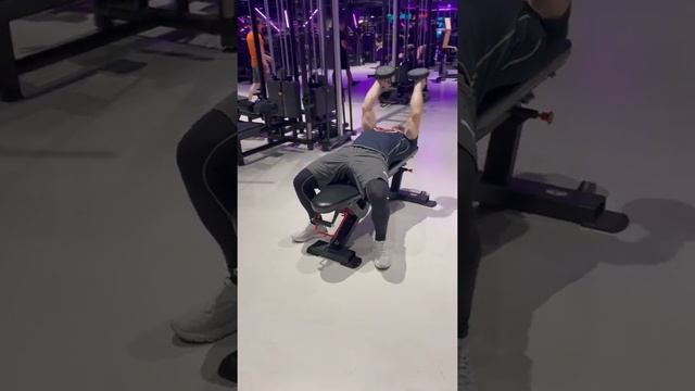 Трицепсы.Разгибание гантелей лёжа на горизонтальной скамье смотреть онлайн