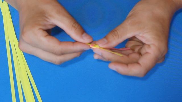 Змейка из полосок бумаги. The snake of the strips of paper смотреть онлайн