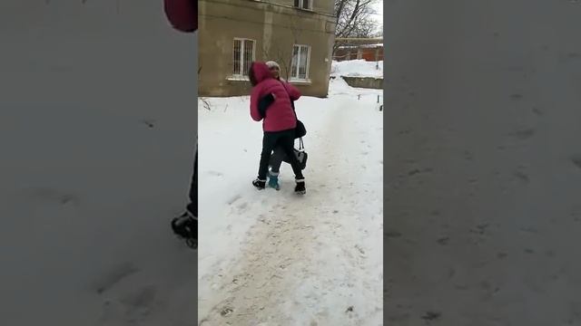 Как здороваются люди ??? смотреть онлайн