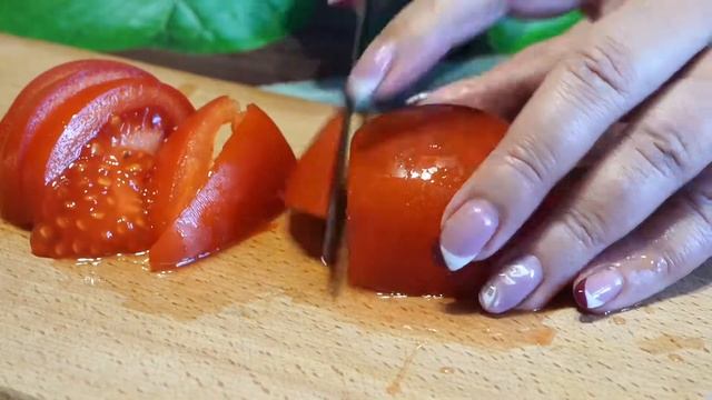 Кулинария дома.Куриное филе в маринаде с сыром и помидорами. смотреть онлайн