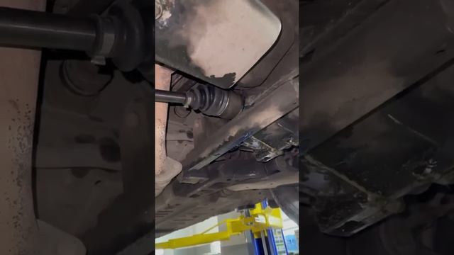 Шевроле Ланос (ЗАЗ Шанс). Замена сальника привода. смотреть онлайн