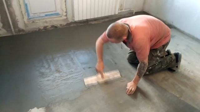 Шпаклюем полы кафельным клеем. Заливаем стяжку. ЖДЕМ ДОСТАВКУ #ремонт смотреть онлайн
