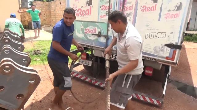 Outro Caminhão Atolado em rua de Pinheiro смотреть онлайн