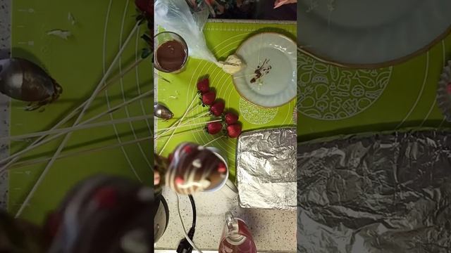 КЛУБНИКА в ШОКОЛАДЕ? в домашних условиях.БЫСТРО,ПРОСТО и очень ВКУСНО ❤️?? #клубникавшоколаде смотреть онлайн