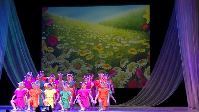 Танец Будем в месте. 2 класс. Школа танца Елены Морозовой. 03.03.2024 смотреть онлайн