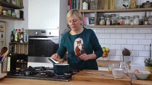 Toasted Kumquat Amaretto Sour | Abel & Cole смотреть онлайн