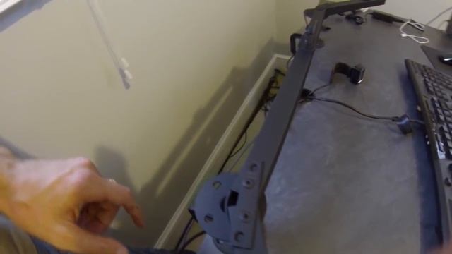 Triple Monitor Mount DIY смотреть онлайн