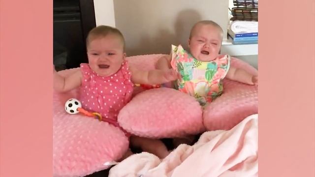 Funniest Cute Twins Playing Happy - Baby Twins Videos смотреть онлайн