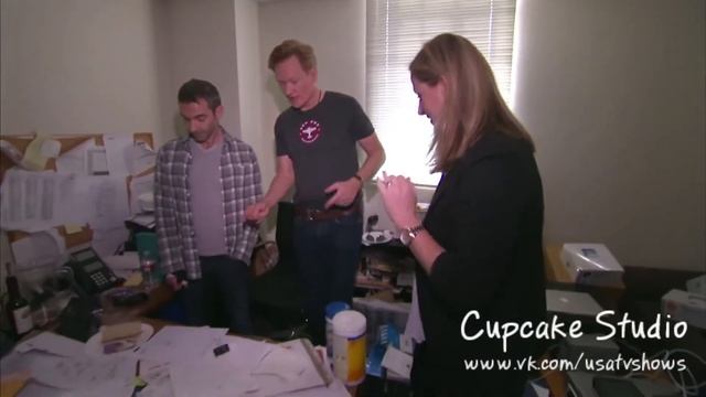 Конан О’Брайен заставил Джордана Шлански убраться в своем офисе [Русская Озвучка] смотреть онлайн