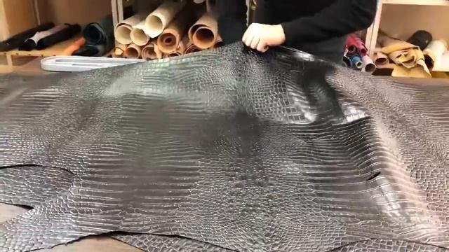 КРС с тиснением под крокодила, 1.0-1.2 мм, цвет черный, Италия смотреть онлайн