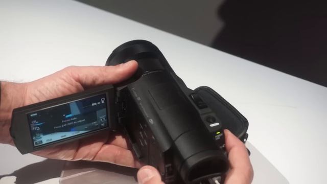 Sony FDR-AX100E - La prima videocamera consumer 4K смотреть онлайн