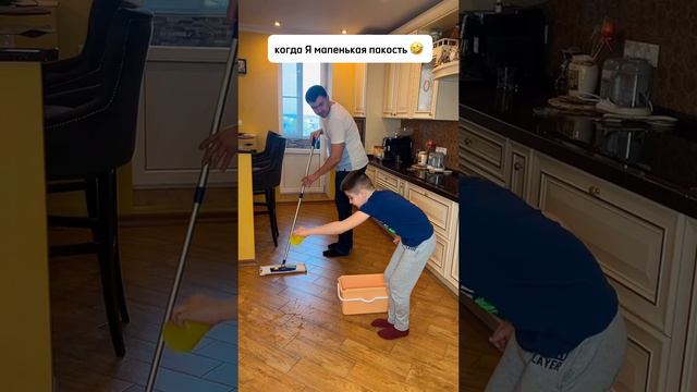 РЕШИЛ ПРОВЕРИТЬ ЧТО ОН БУДЕТ ДЕЛАТЬ ЕСЛИ ВЫЛЬЮ ВОДУ НА ПОЛ! смотреть онлайн