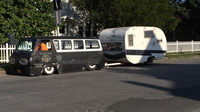 1966 Ford Econoline Van and 1957 Mercury Canned Ham Slammed on Air Suspension смотреть онлайн