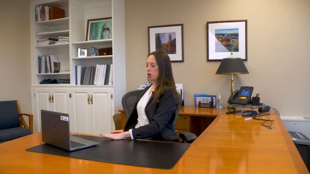 Office Yoga: Chair Stretches смотреть онлайн